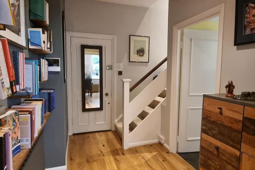 Highgate Maisonette With Roof Terrace Appartamento *